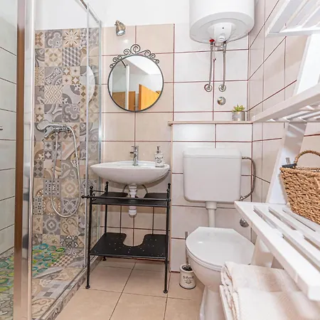 3 Bedroom Amazing In Mravnica Mravnica (Sibenik)