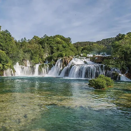 3 Bedroom Amazing In Mravnica Mravnica (Sibenik)