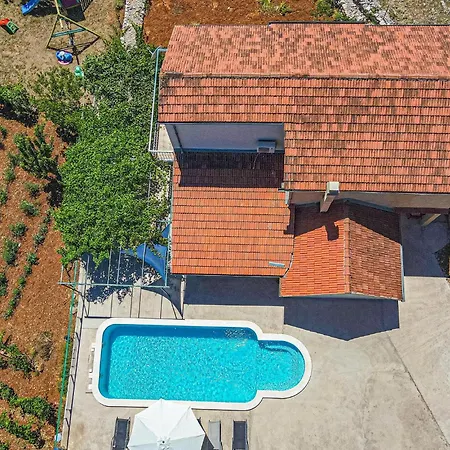 Holiday home 3 Bedroom Amazing In Mravnica *