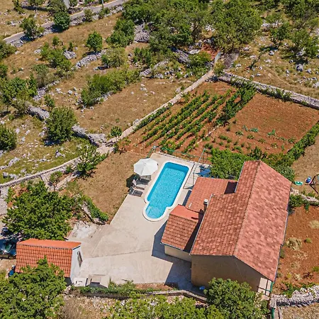 3 Bedroom Amazing In Mravnica Holiday home Mravnica (Sibenik)