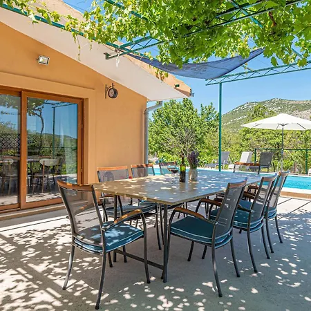 3 Bedroom Amazing In Mravnica * Mravnica (Sibenik)