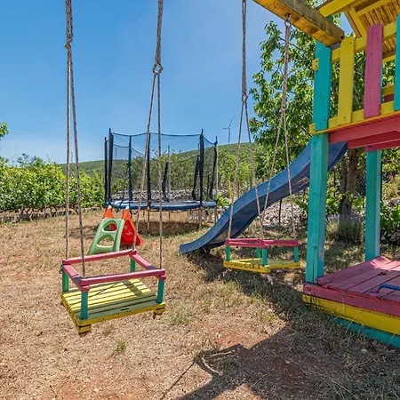 Holiday home 3 Bedroom Amazing In Mravnica