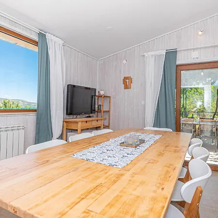 3 Bedroom Amazing In Mravnica * Mravnica (Sibenik)